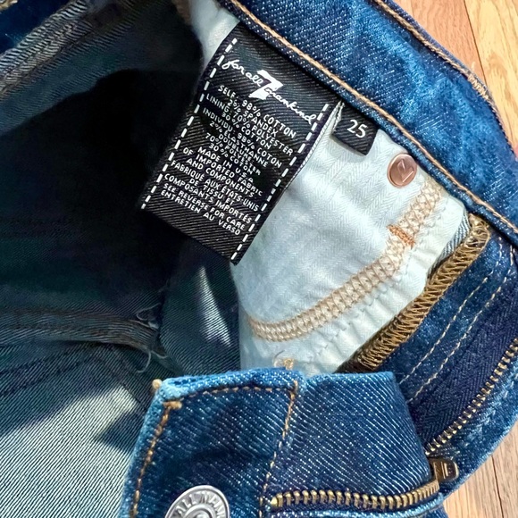 7 For All Mankind Cut Off Short With Step Hem - Picture 6 of 7